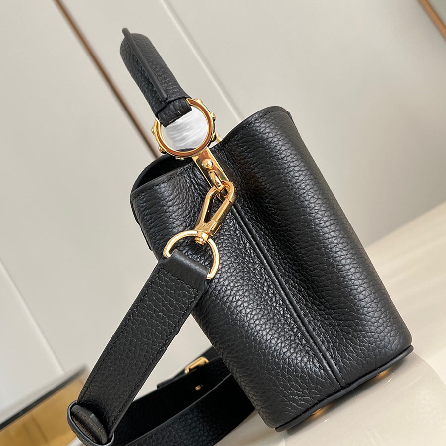Louis Vuitton  Capucines  Taurillon