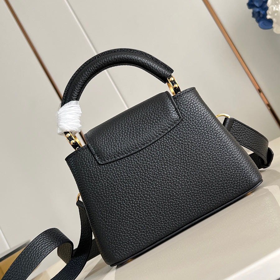 Louis Vuitton  Capucines  Taurillon
