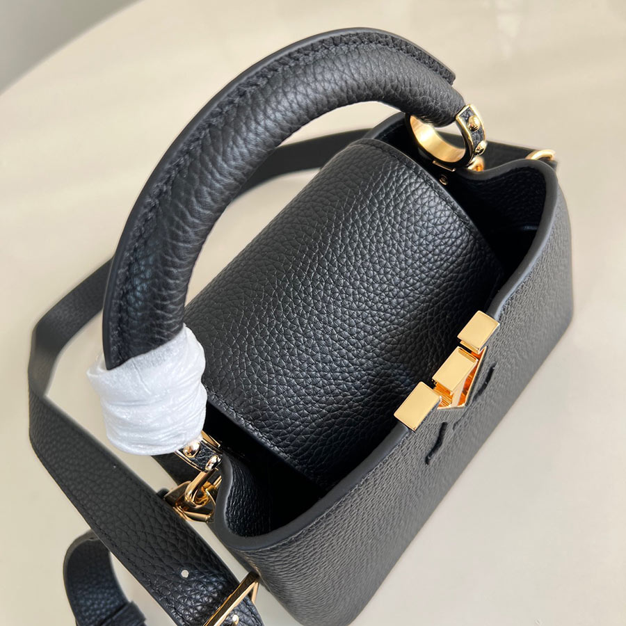 Louis Vuitton  Capucines  Taurillon