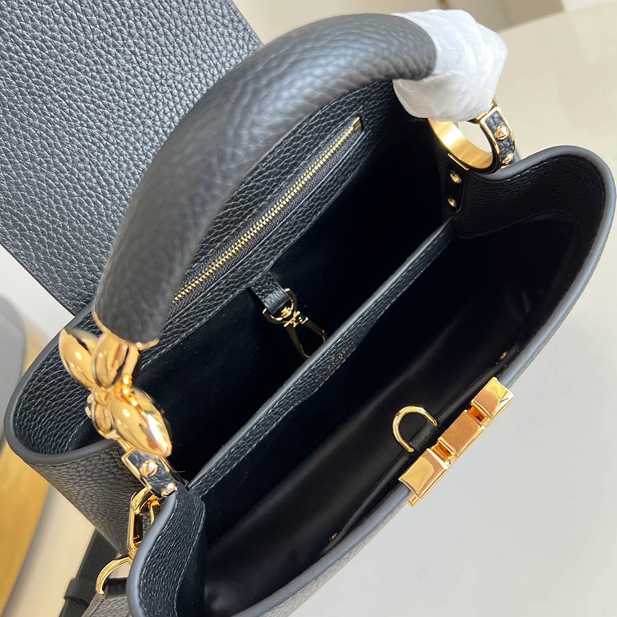 Louis Vuitton  Capucines  Taurillon Capucines