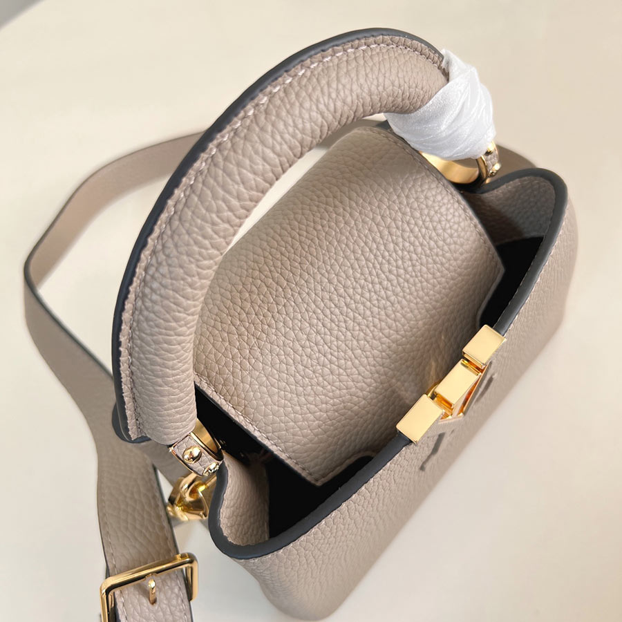 Louis Vuitton  Capucines Taurillon
