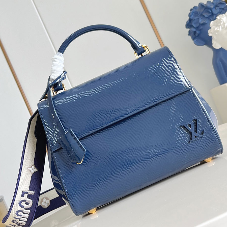 Louis Vuitton  Cluny BB Epi