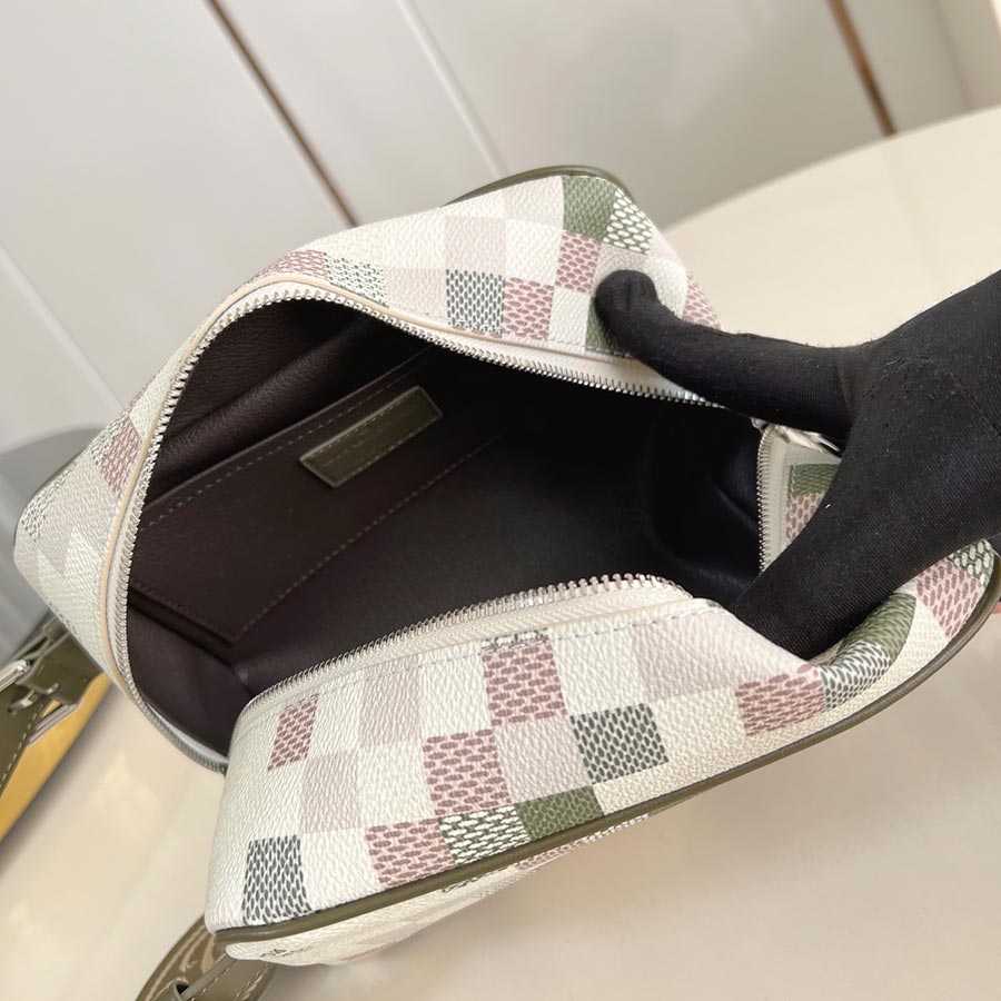 Louis Vuitton Locker Dopp Kit Damoflage Louis Vuitton Locker Dopp Kit Damoflage
