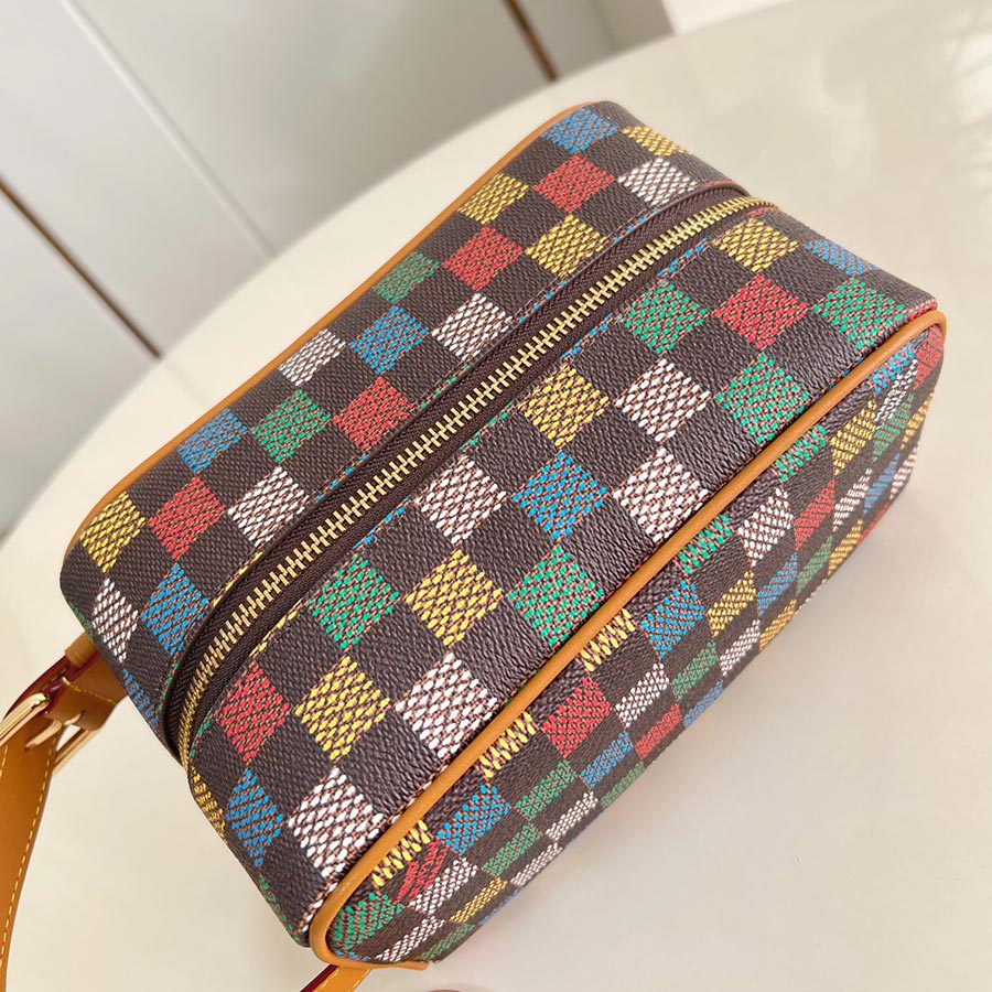 Louis Vuitton Locker Dopp Kit Damoflage Louis Vuitton Locker Dopp Kit Damoflage