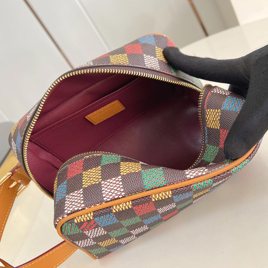 Louis Vuitton Locker Dopp Kit Damoflage Louis Vuitton Locker Dopp Kit Damoflage