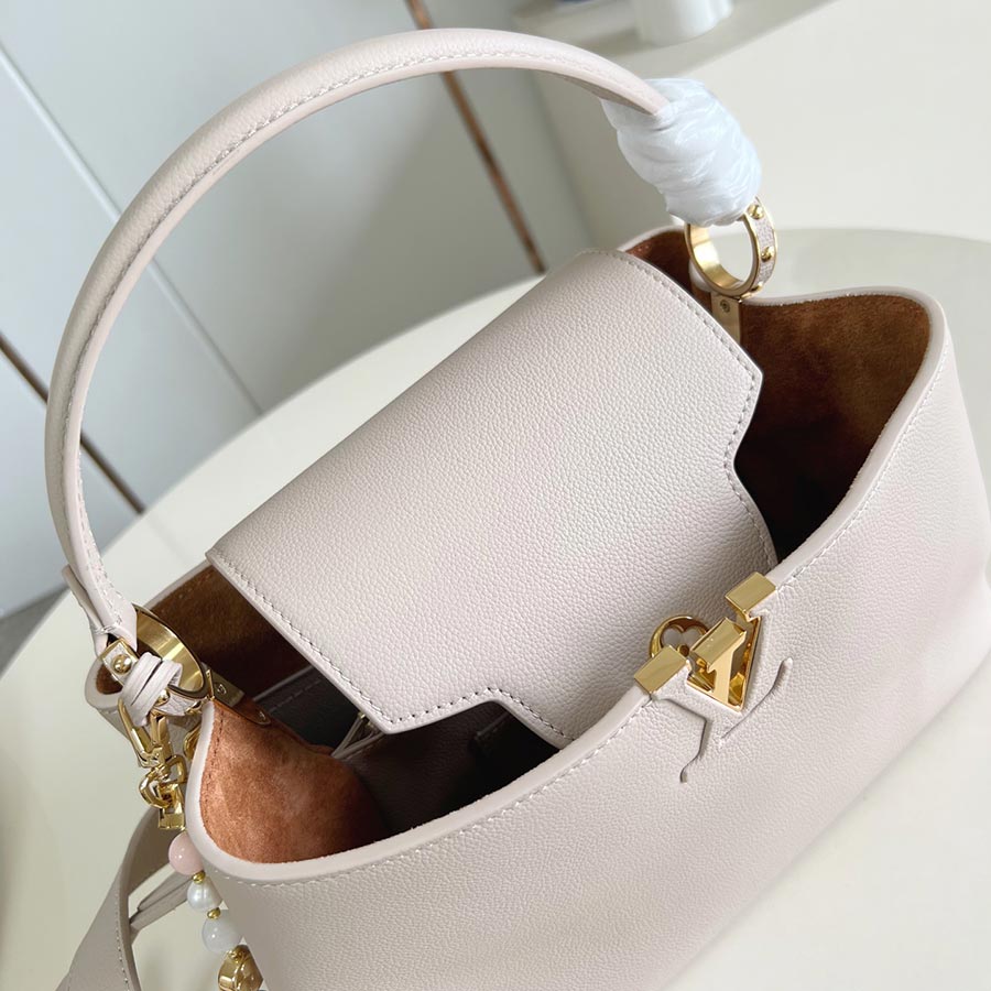 Louis Vuitton Capucines Souple