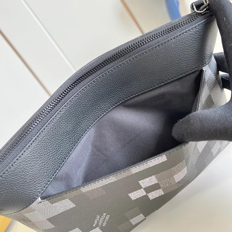 Louis Vuitton Pochette Voyage Souple Damoflage Black