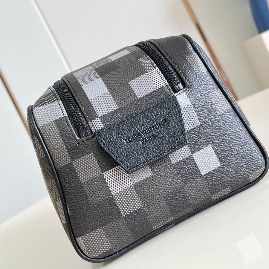 Louis Vuitton Dopp Kit Damoflage Black