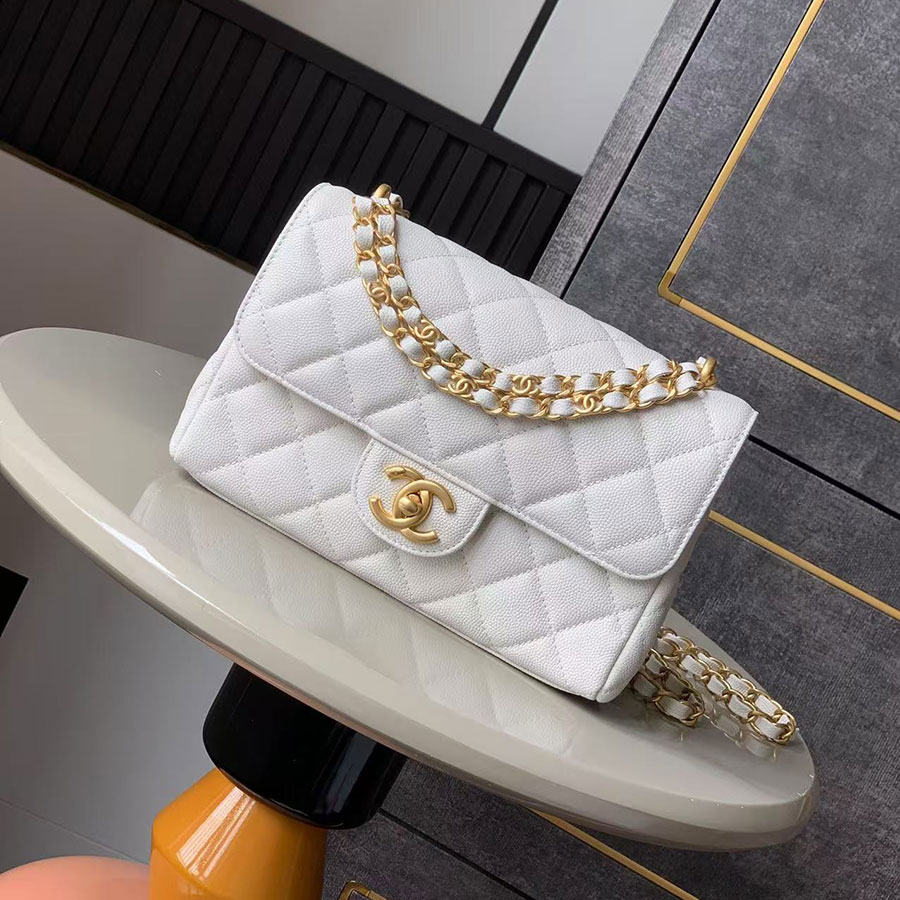 CHANEL Jumbo Classic Caviar Double Flap