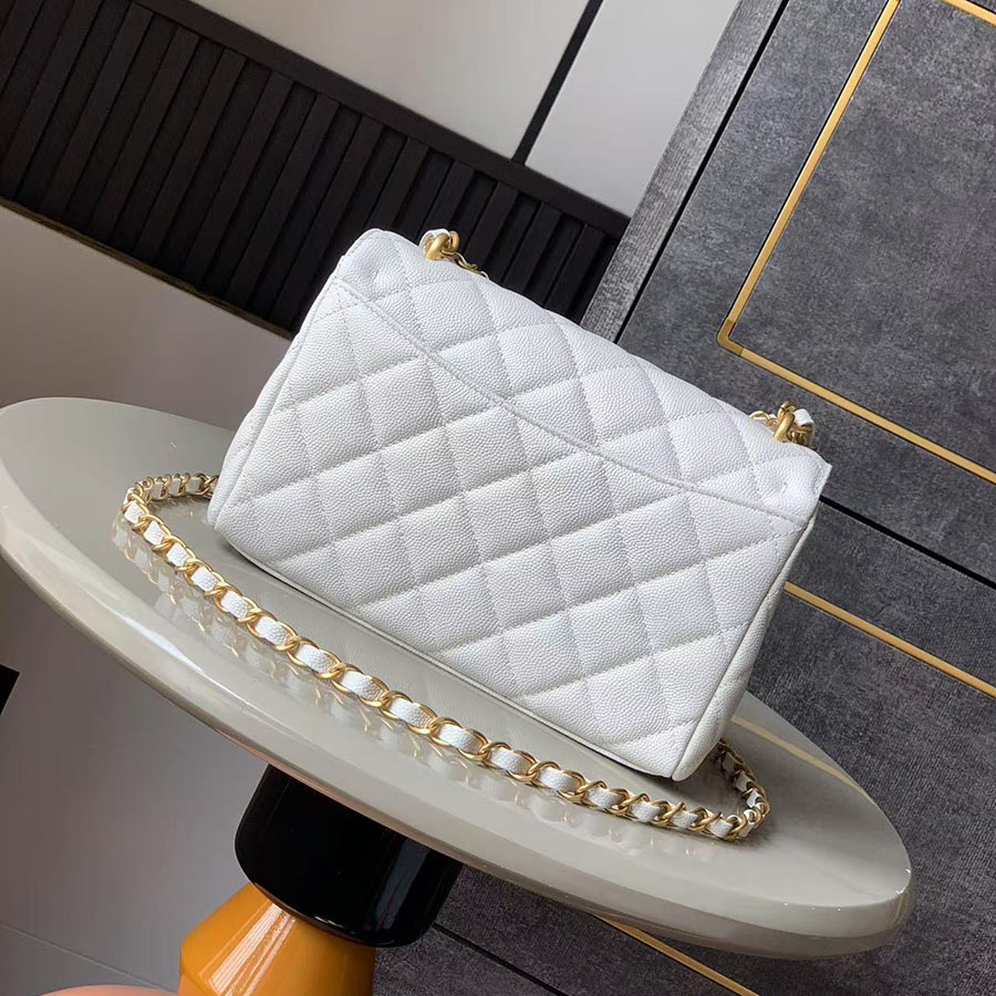 CHANEL Jumbo Classic Caviar Double Flap
