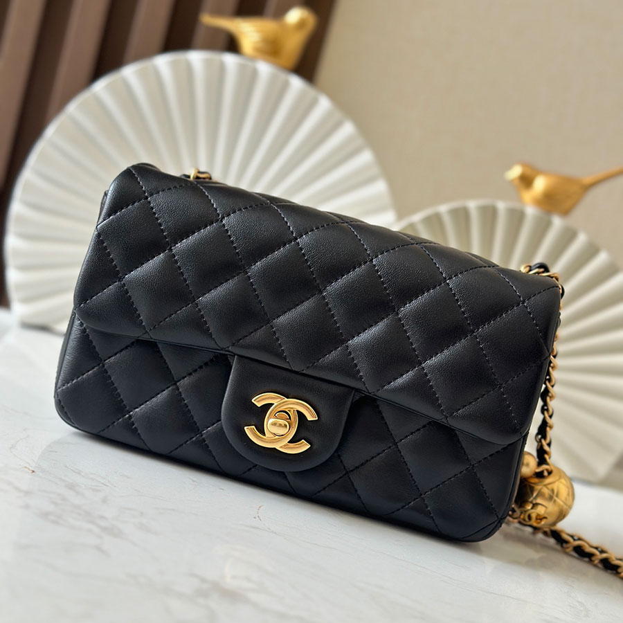 CHANEL Jumbo Classic Caviar Double Flap