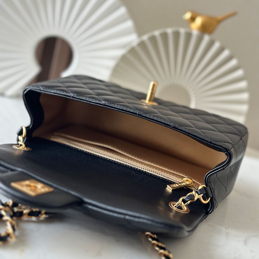 CHANEL Jumbo Classic Caviar Double Flap