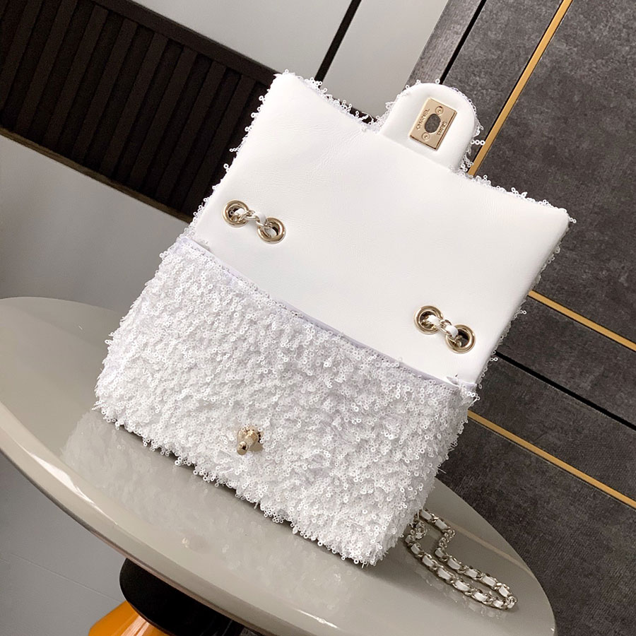 CHANEL Jumbo Classic Caviar Double Flap