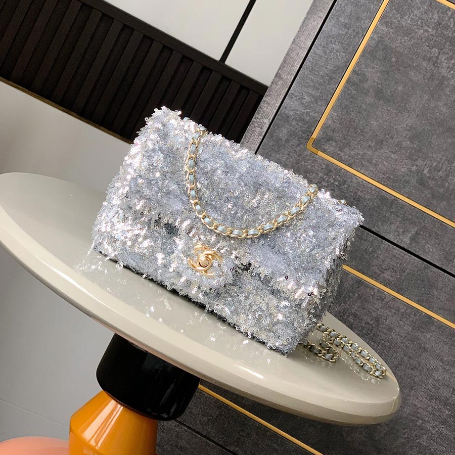 CHANEL Jumbo Classic Caviar Double Flap