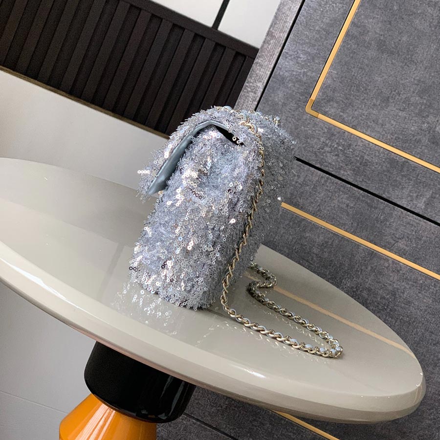 CHANEL Jumbo Classic Caviar Double Flap