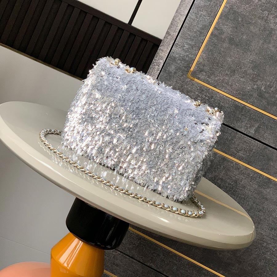 CHANEL Jumbo Classic Caviar Double Flap CHANEL Jumbo Classic Caviar Double Flap