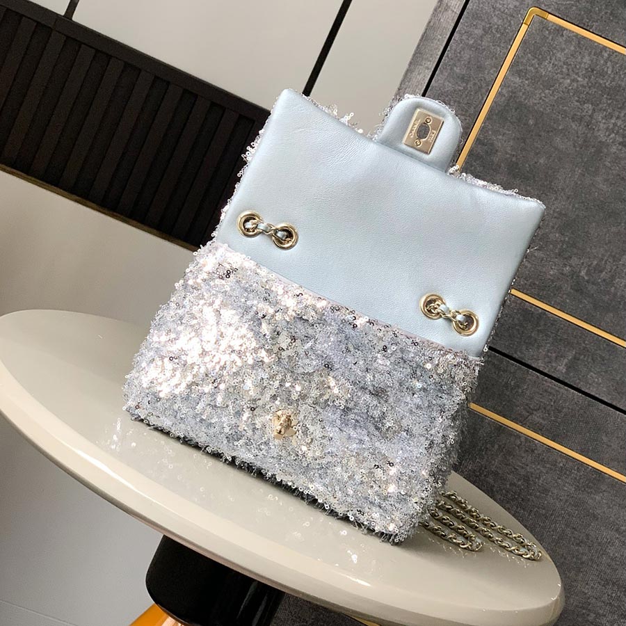 CHANEL Jumbo Classic Caviar Double Flap CHANEL Jumbo Classic Caviar Double Flap