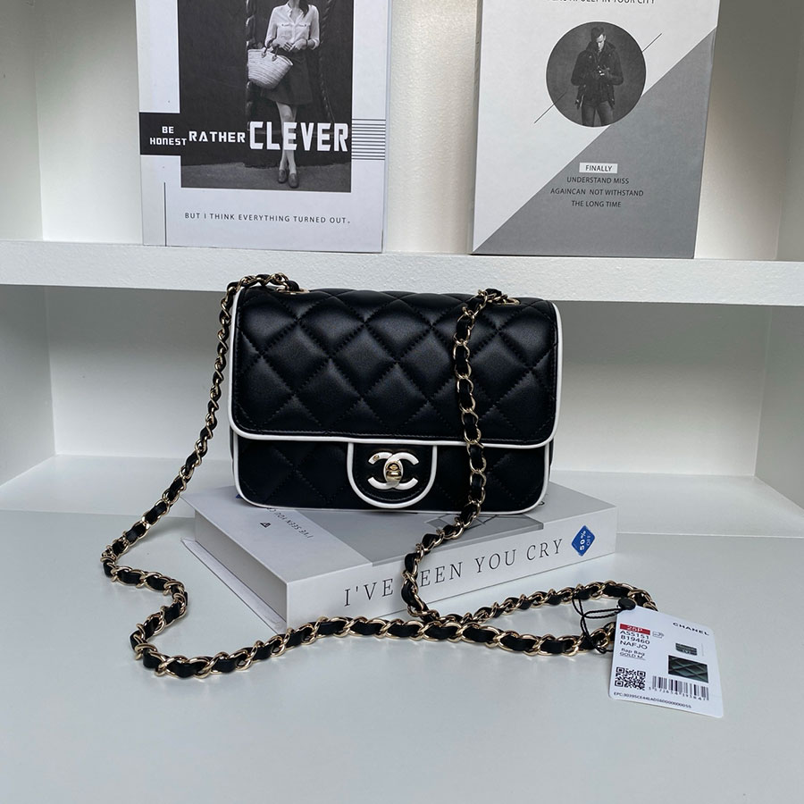 CHANEL  Jumbo Classic Caviar Double Flap