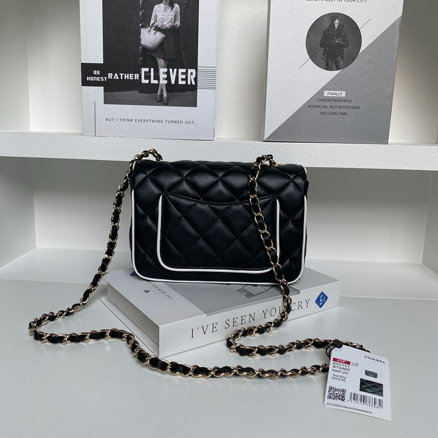 CHANEL  Jumbo Classic Caviar Double Flap