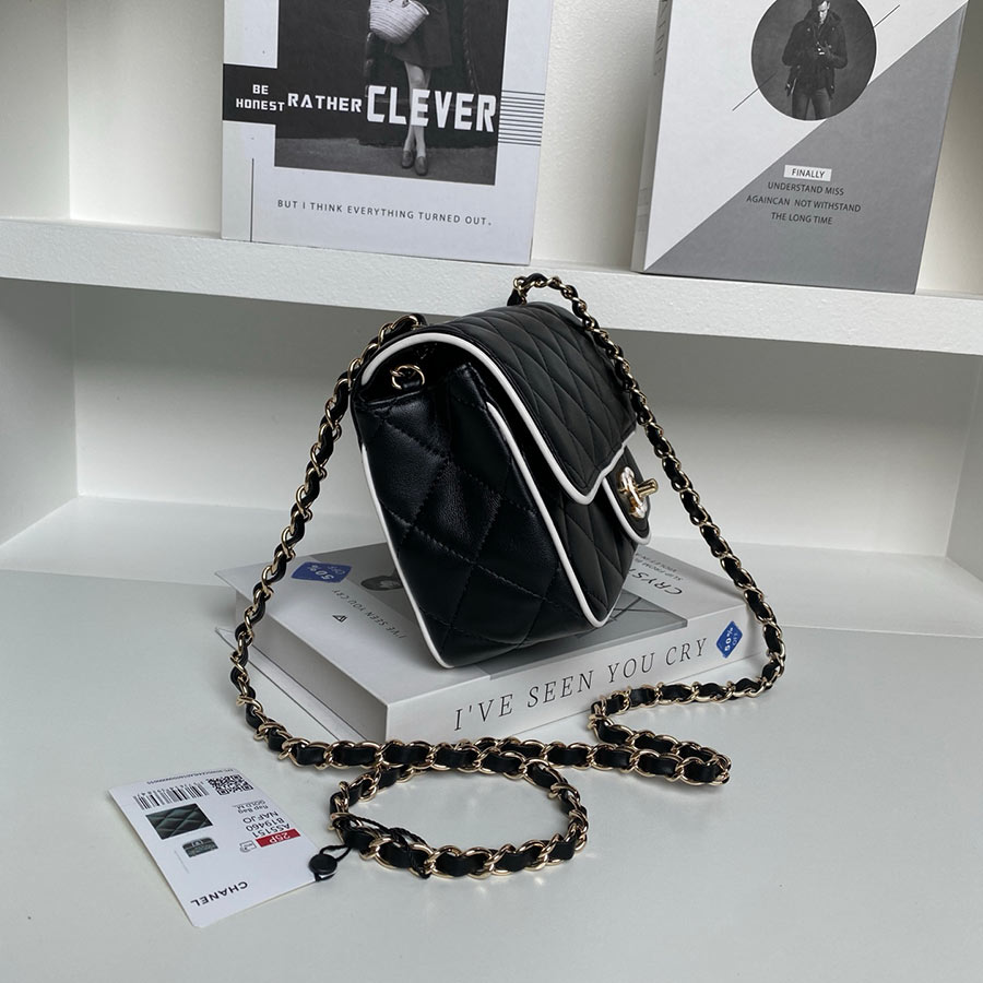 CHANEL Jumbo Classic Caviar Double Flap CHANEL Jumbo Classic Caviar Double Flap