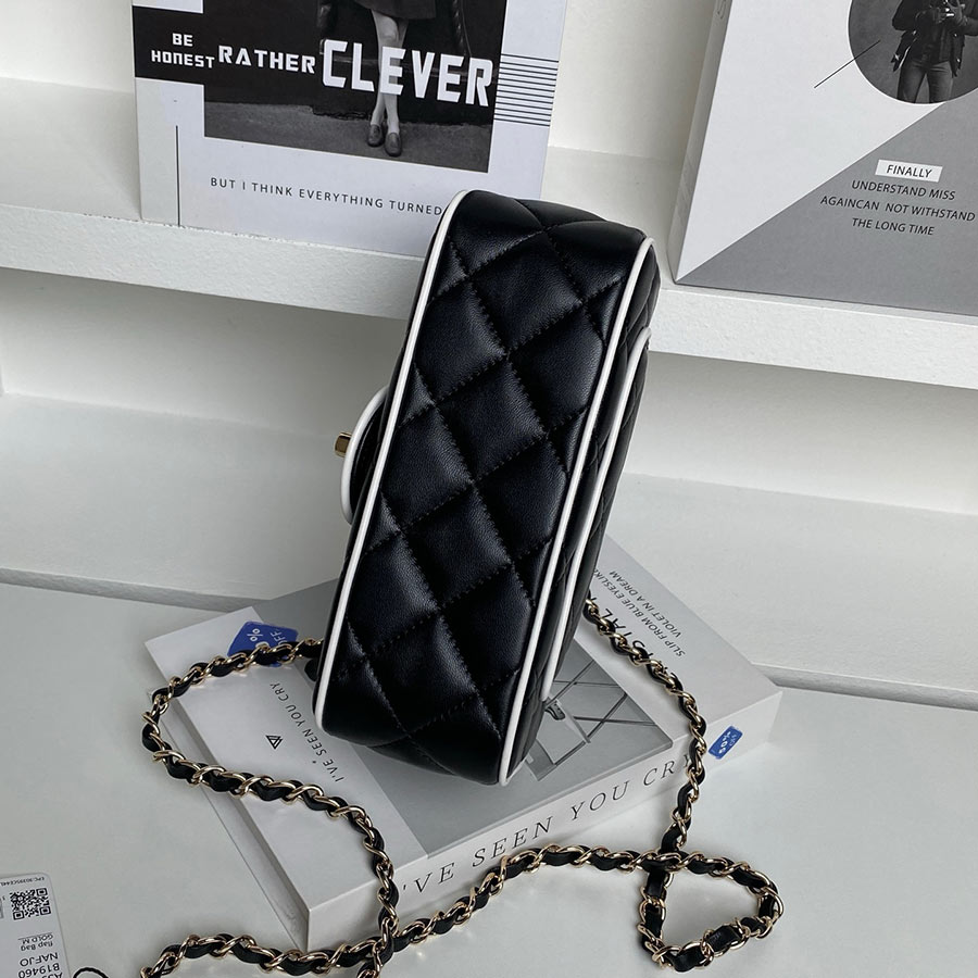 CHANEL Jumbo Classic Caviar Double Flap CHANEL Jumbo Classic Caviar Double Flap