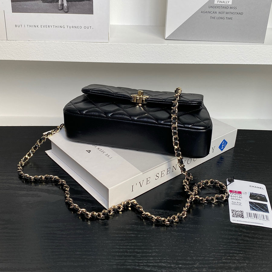 CHANEL Jumbo Classic Caviar Double Flap