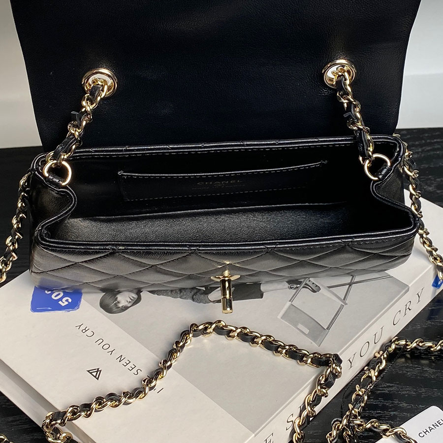 CHANEL Jumbo Classic Caviar Double Flap