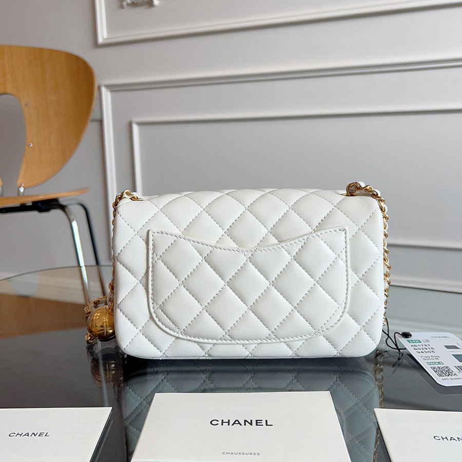 CHANEL Jumbo Classic Caviar Double Flap