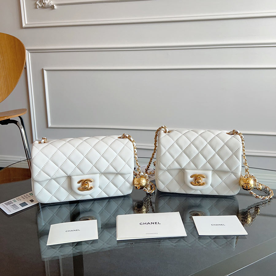 CHANEL Jumbo Classic Caviar Double Flap