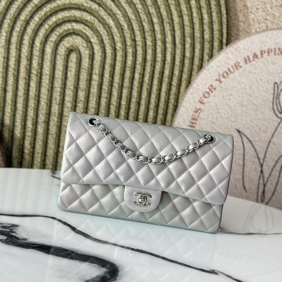 CHANEL Jumbo Classic Caviar Double Flap