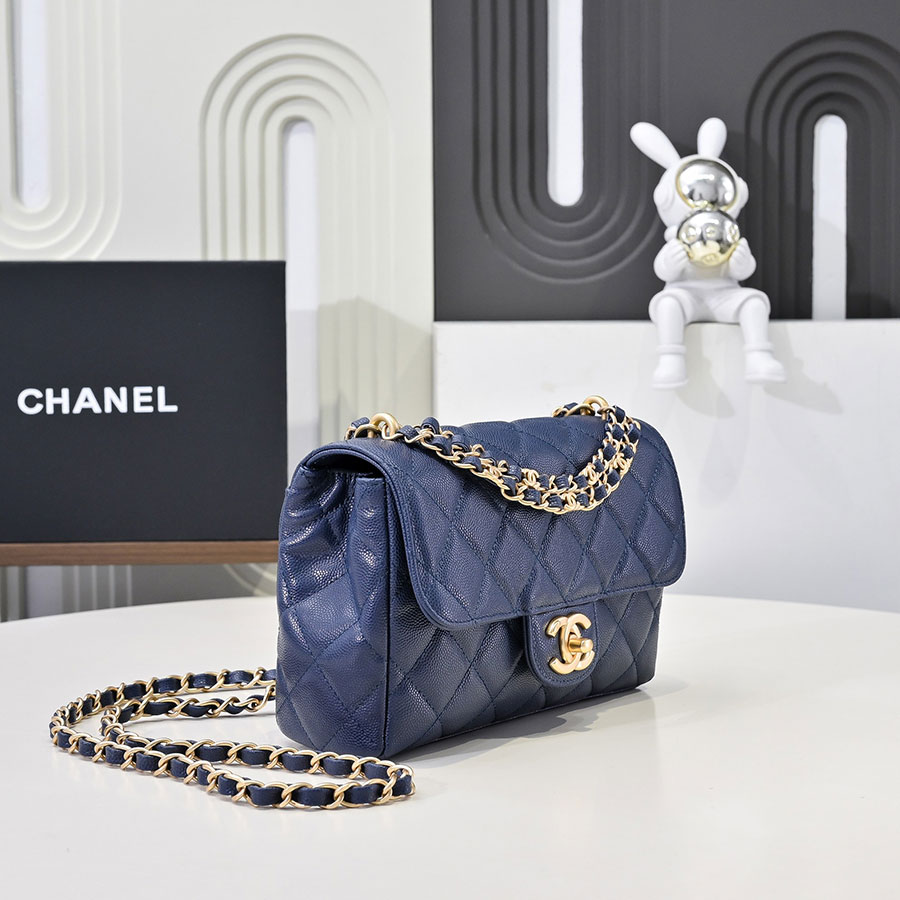 CHANEL Jumbo Classic Caviar Double Flap