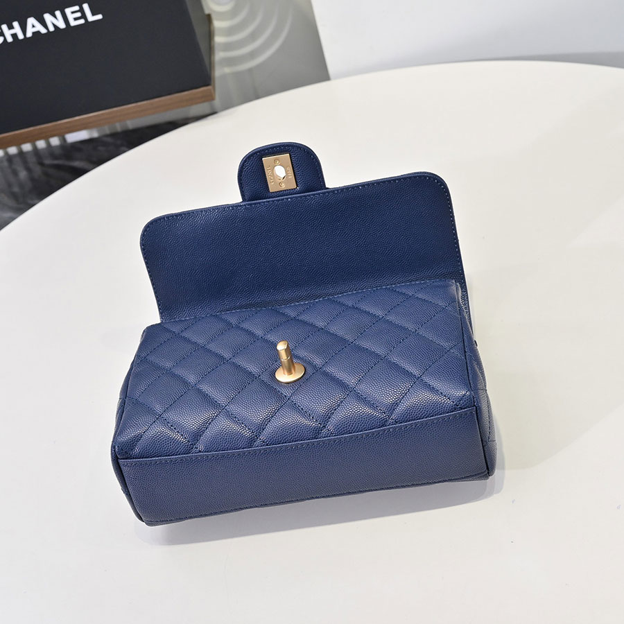 CHANEL Jumbo Classic Caviar Double Flap