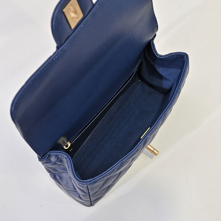 CHANEL Jumbo Classic Caviar Double Flap