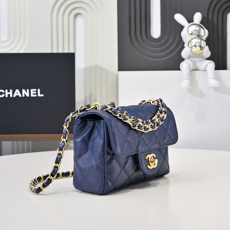 CHANEL Jumbo Classic Caviar Double Flap