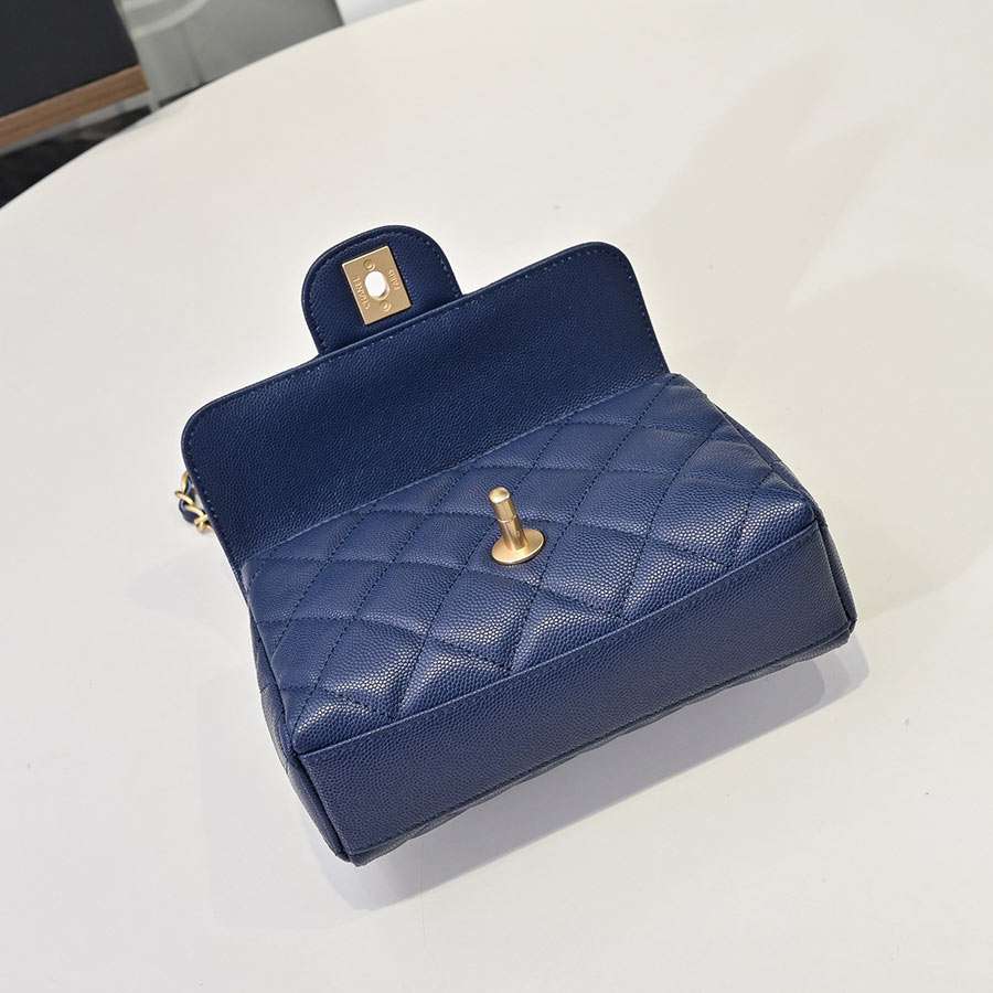 CHANEL Jumbo Classic Caviar Double Flap