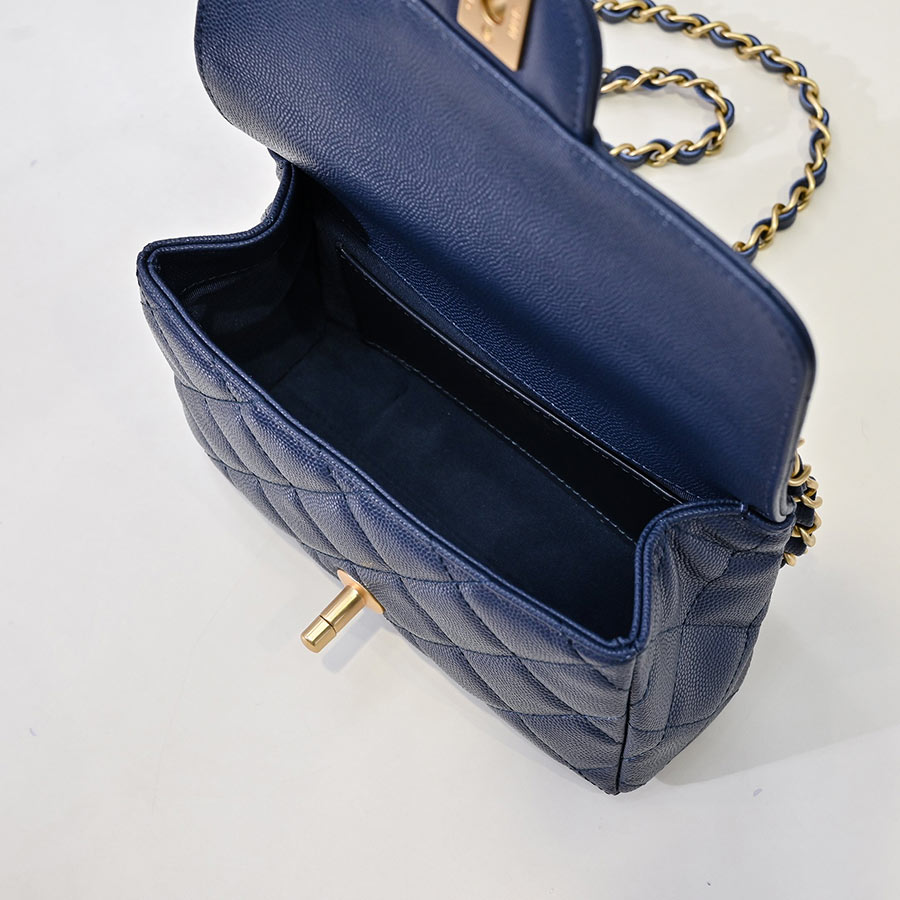 CHANEL Jumbo Classic Caviar Double Flap