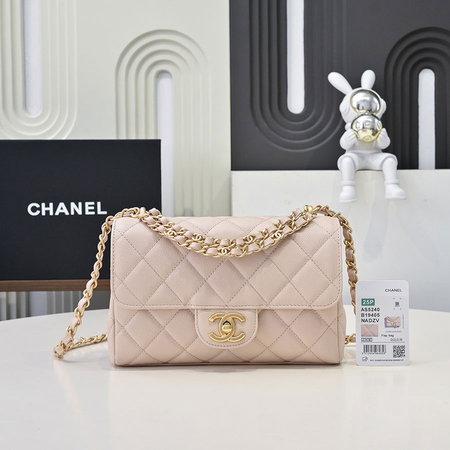 CHANEL Jumbo Classic Caviar Double Flap