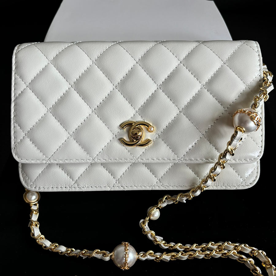 CHANEL Jumbo Classic Caviar Double Flap