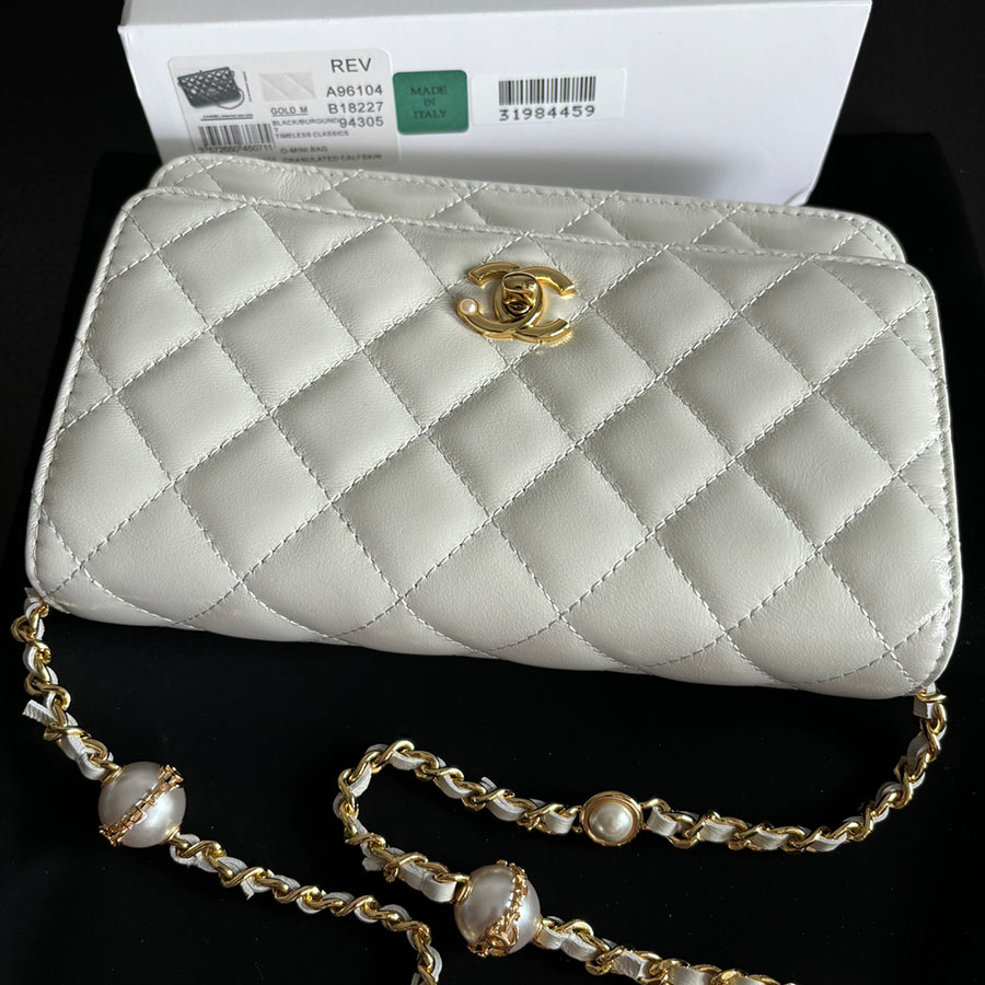 CHANEL Jumbo Classic Caviar Double Flap