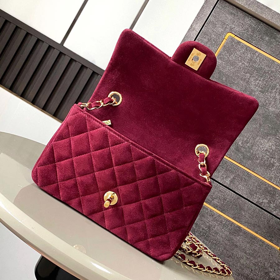 CHANEL Jumbo Classic Caviar Double Flap CHANEL Jumbo Classic Caviar Double Flap