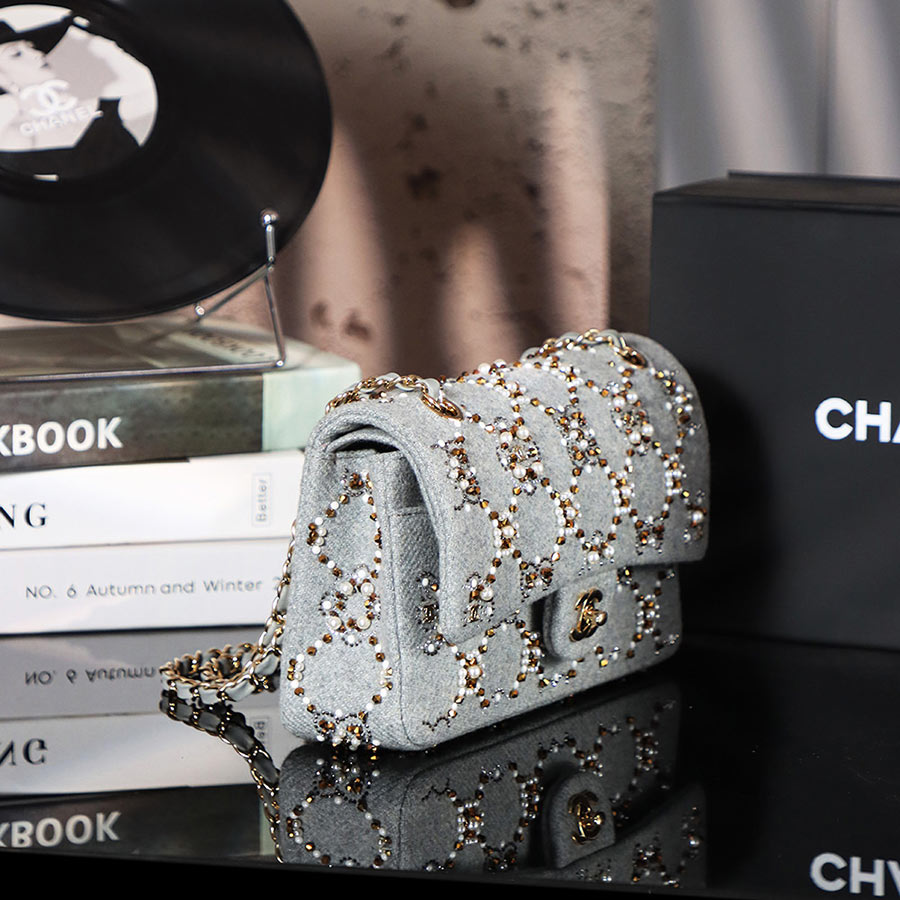 CHANEL Jumbo Classic Caviar Double Flap