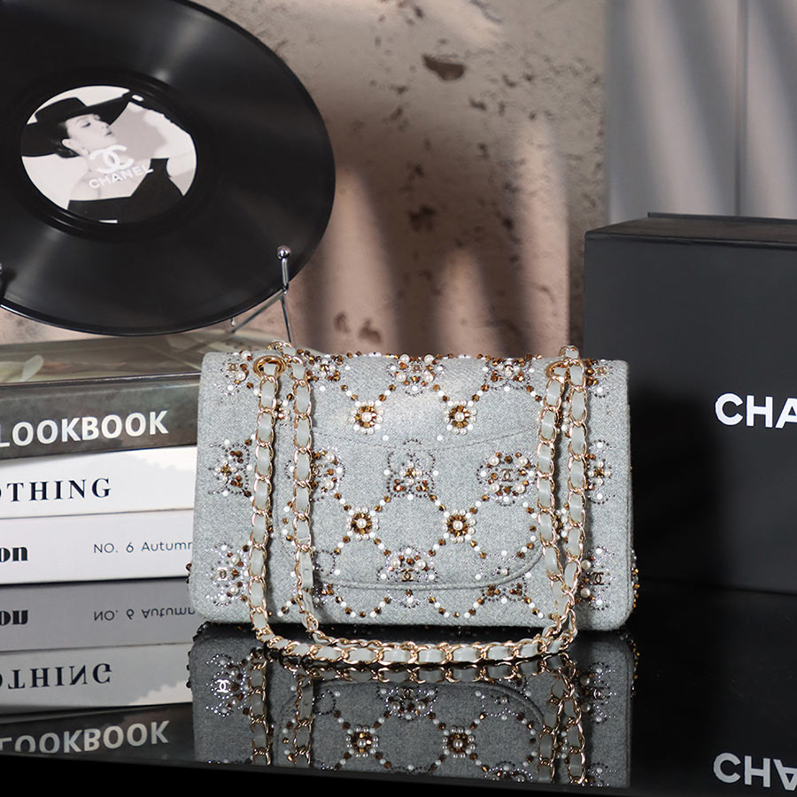 CHANEL Jumbo Classic Caviar Double Flap