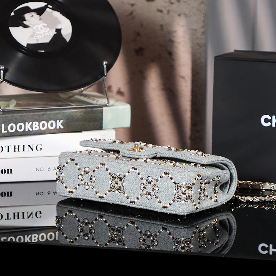 CHANEL Jumbo Classic Caviar Double Flap