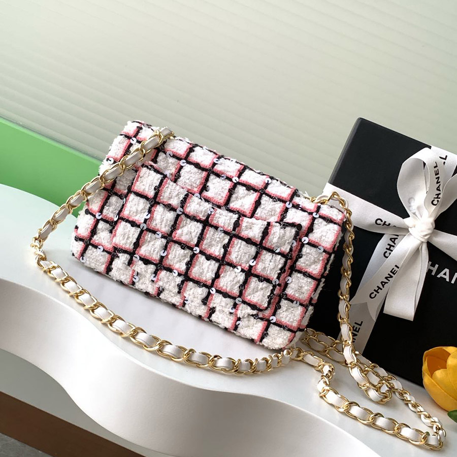 CHANEL Jumbo Classic Caviar Double Flap