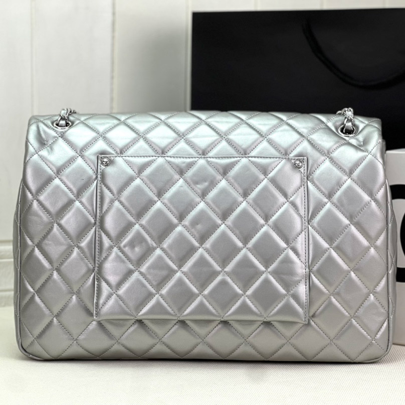 CHANEL Jumbo Classic Caviar Double Flap CHANEL Jumbo Classic Caviar Double Flap