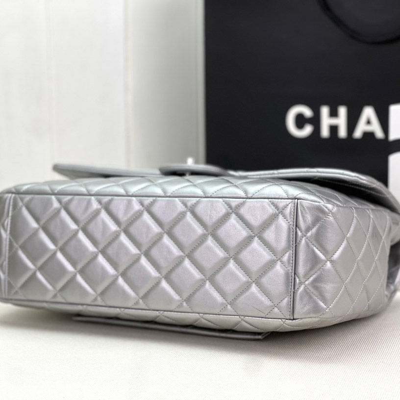 CHANEL Jumbo Classic Caviar Double Flap CHANEL Jumbo Classic Caviar Double Flap