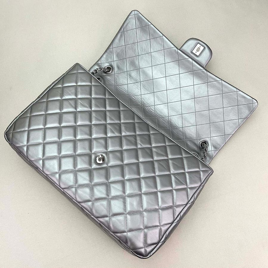 CHANEL Jumbo Classic Caviar Double Flap CHANEL Jumbo Classic Caviar Double Flap