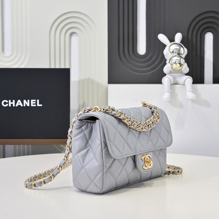 CHANEL Jumbo Classic Caviar Double Flap CHANEL Jumbo Classic Caviar Double Flap