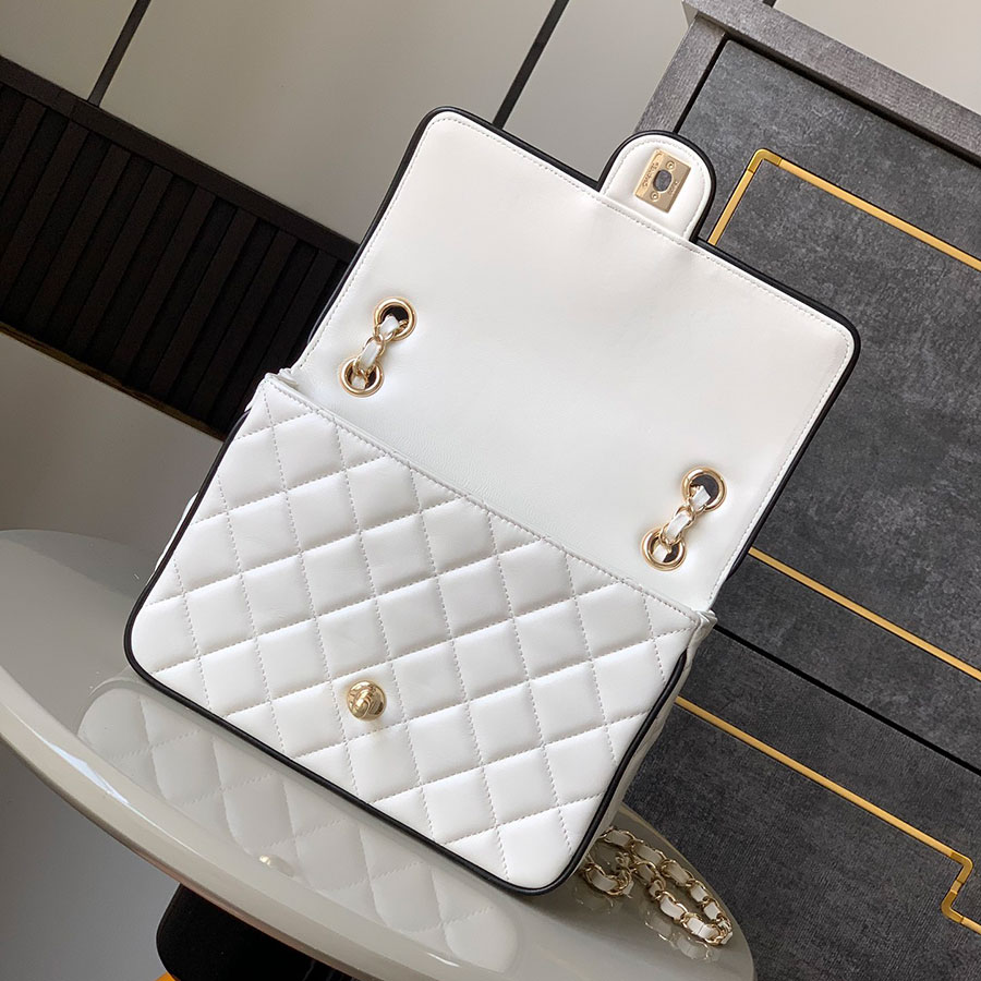 CHANEL Jumbo Classic Caviar Double Flap CHANEL Jumbo Classic Caviar Double Flap