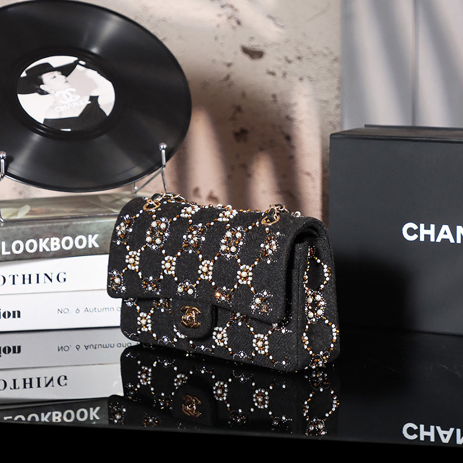 CHANEL  Jumbo Classic Caviar Double Flap